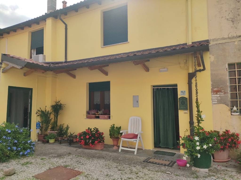 casa indipendente in vendita a Ferrara in zona Baura