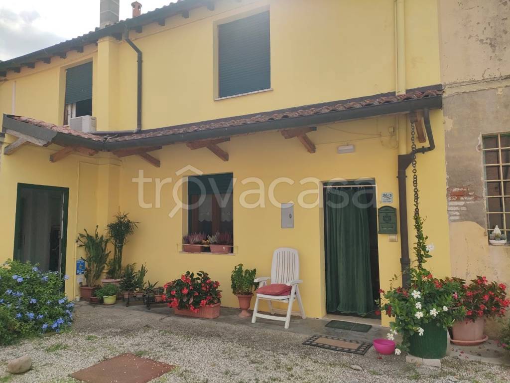 casa indipendente in vendita a Ferrara in zona Baura