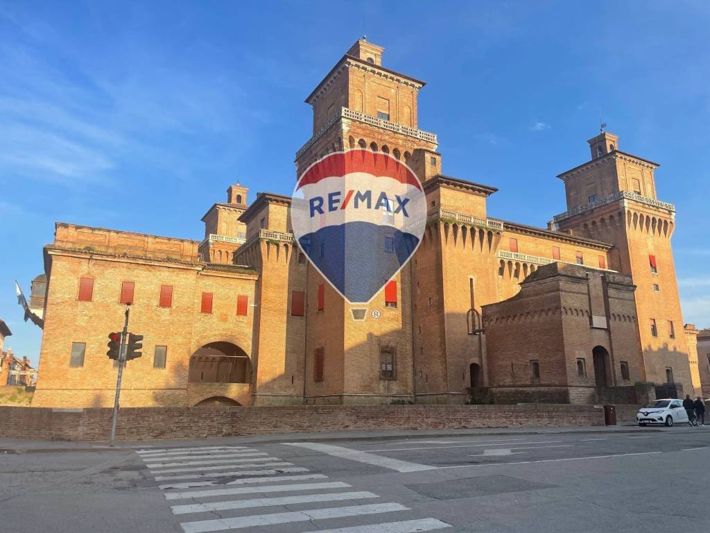 negozio in vendita a Ferrara in zona Centro Storico