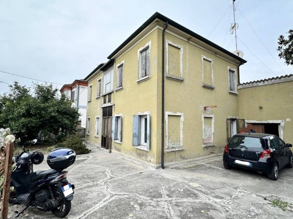 casa indipendente in vendita a Ferrara in zona Pontelagoscuro
