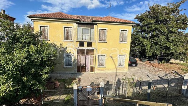 casa indipendente in vendita a Ferrara in zona Pontelagoscuro