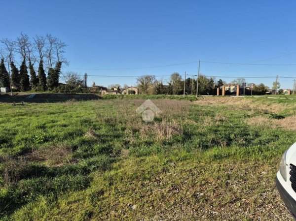 terreno edificabile in vendita a Ferrara in zona Codrea