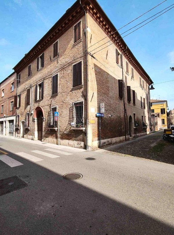 appartamento in vendita a Ferrara in zona Centro Storico