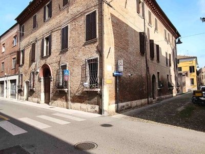 appartamento in vendita a Ferrara in zona Centro Storico