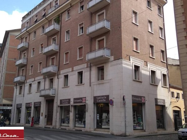 appartamento in vendita a Ferrara in zona Centro Storico