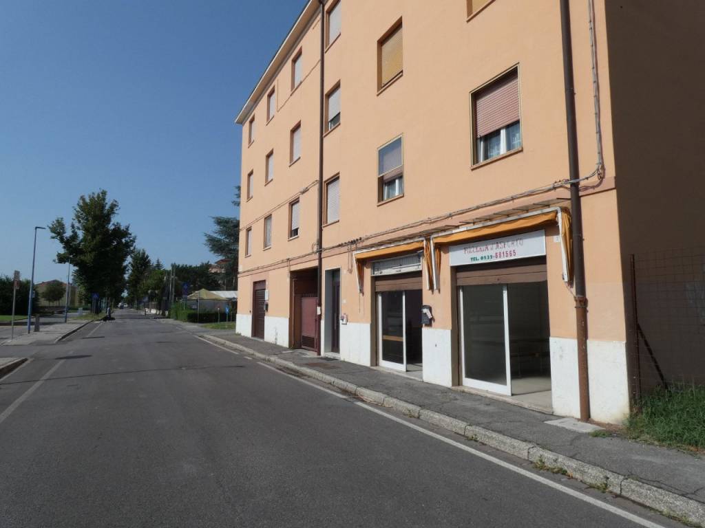 negozio in vendita a Ferrara