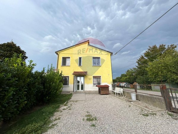 casa indipendente in vendita a Ferrara in zona Marrara