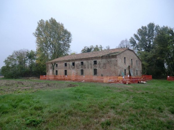 casa indipendente in vendita a Ferrara