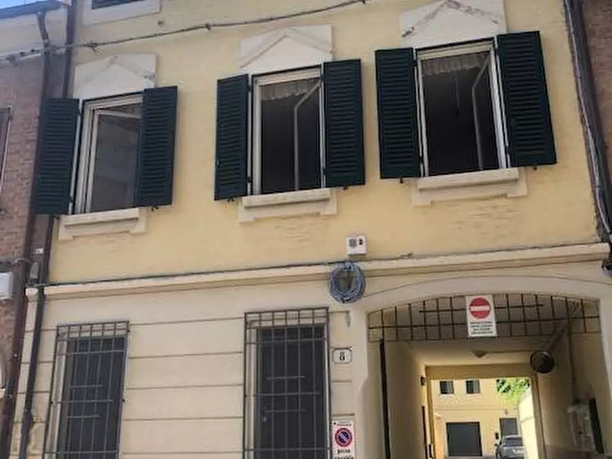 casa indipendente in vendita a Ferrara in zona Centro Storico