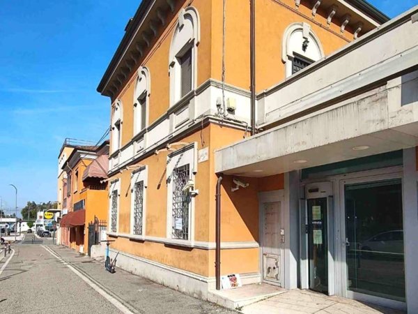 negozio in vendita a Ferrara