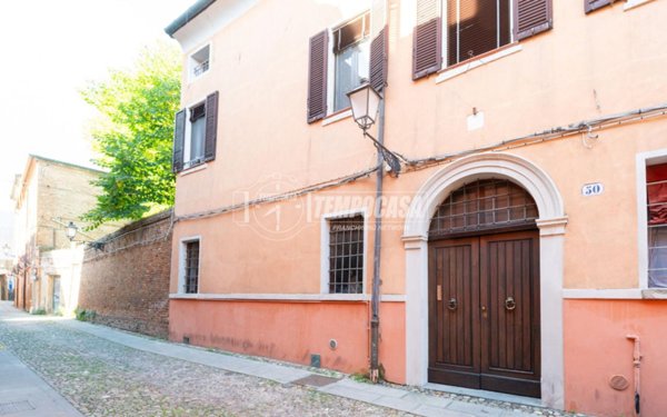 appartamento in vendita a Ferrara in zona Centro Storico