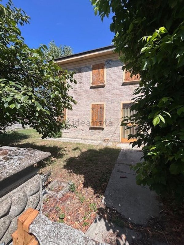 casa indipendente in vendita a Ferrara