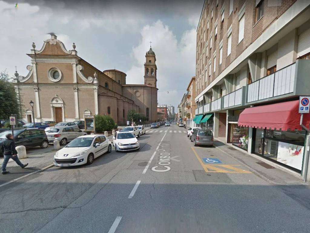negozio in vendita a Ferrara in zona Arianuova