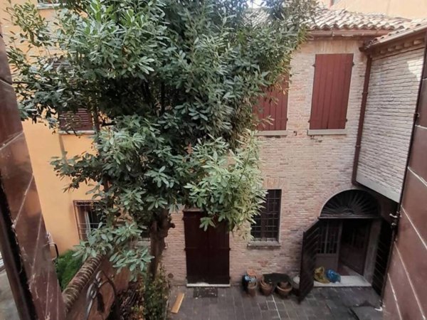 casa indipendente in vendita a Ferrara