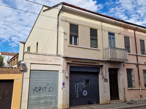casa indipendente in vendita a Ferrara in zona Arianuova