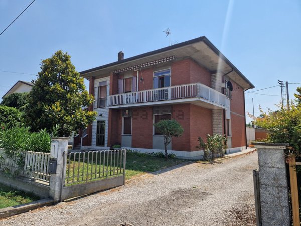 casa indipendente in vendita a Ferrara in zona Monestirolo