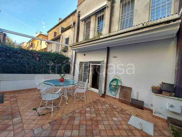 casa indipendente in vendita a Ferrara in zona Centro Storico