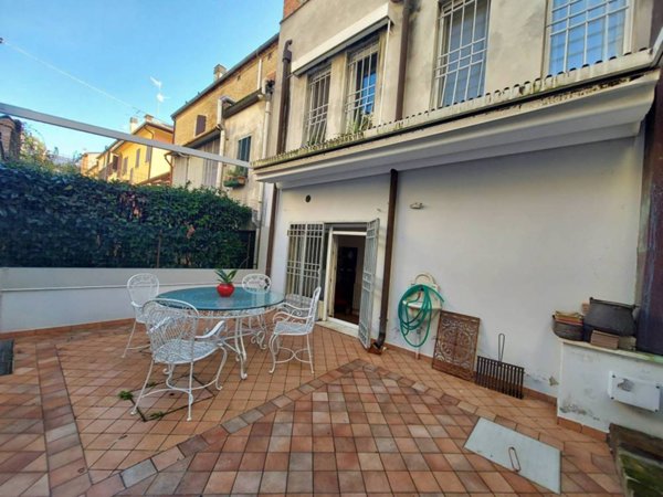 casa indipendente in vendita a Ferrara in zona Centro Storico