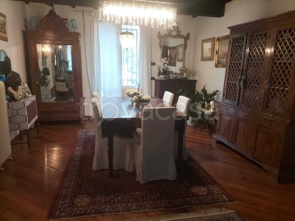 casa indipendente in vendita a Ferrara in zona Centro Storico