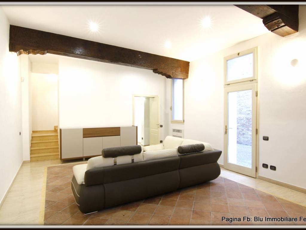 casa indipendente in vendita a Ferrara in zona Centro Storico