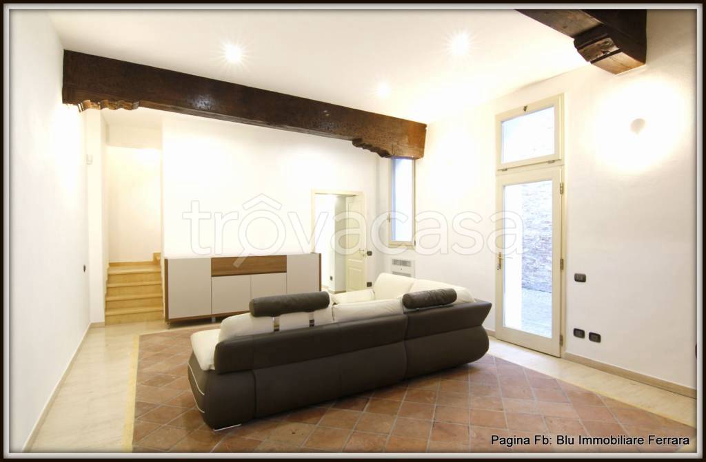 casa indipendente in vendita a Ferrara in zona Centro Storico