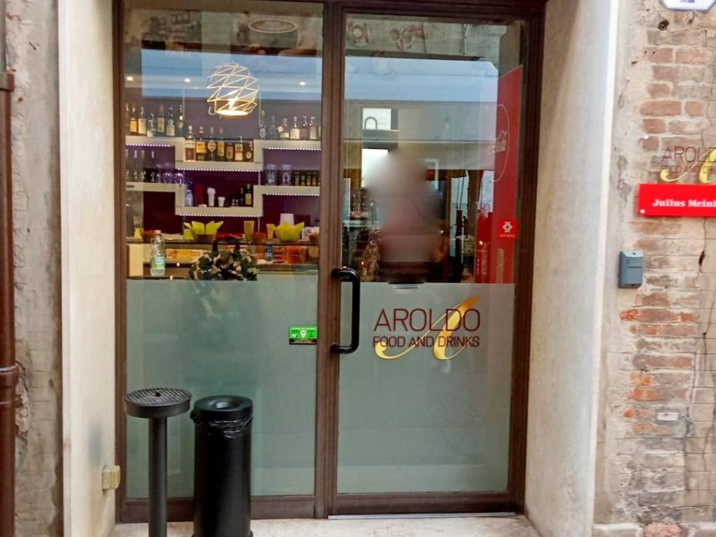 negozio in vendita a Ferrara in zona Centro Storico