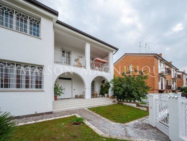 casa indipendente in vendita a Ferrara in zona Centro Storico