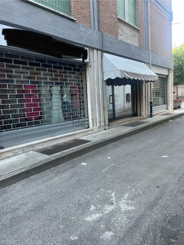 negozio in vendita a Ferrara in zona Centro Storico