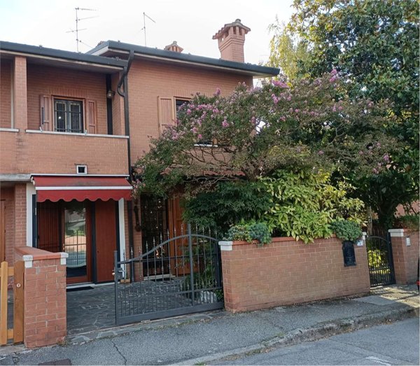 casa indipendente in vendita a Ferrara
