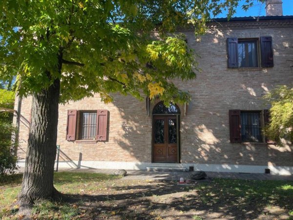 casa indipendente in vendita a Ferrara in zona Centro Storico
