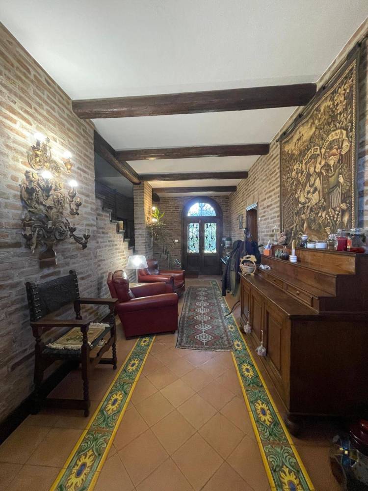 casa indipendente in vendita a Ferrara in zona Centro Storico