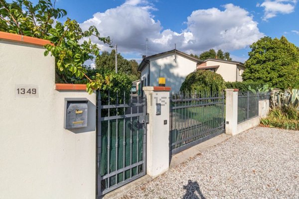 casa indipendente in vendita a Ferrara in zona Quartesana