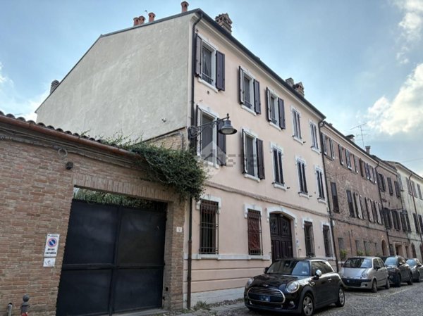 appartamento in vendita a Ferrara in zona Centro Storico