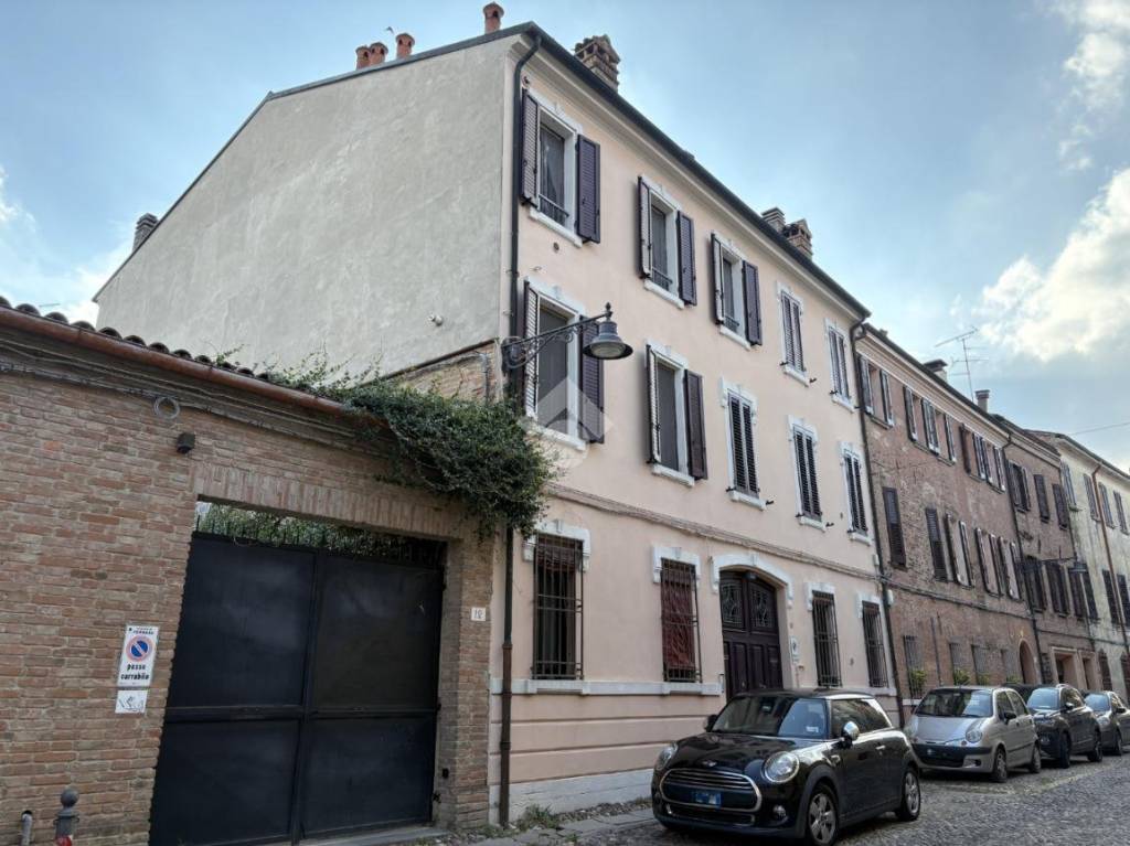 appartamento in vendita a Ferrara in zona Centro Storico
