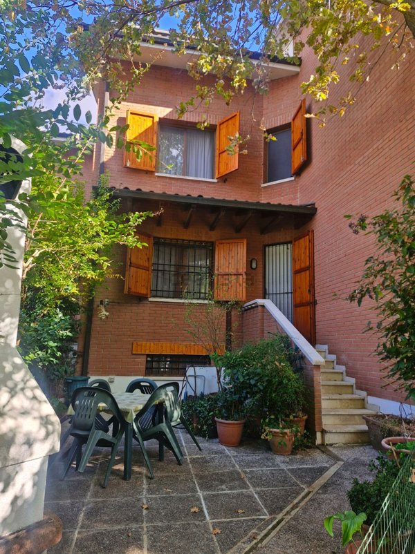 casa indipendente in vendita a Ferrara