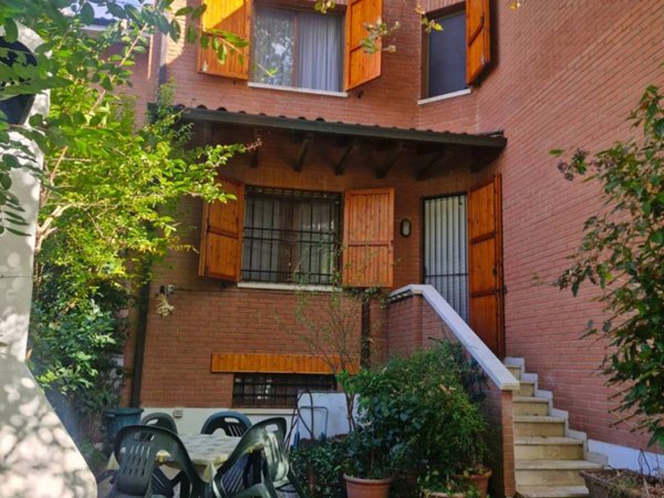 casa indipendente in vendita a Ferrara