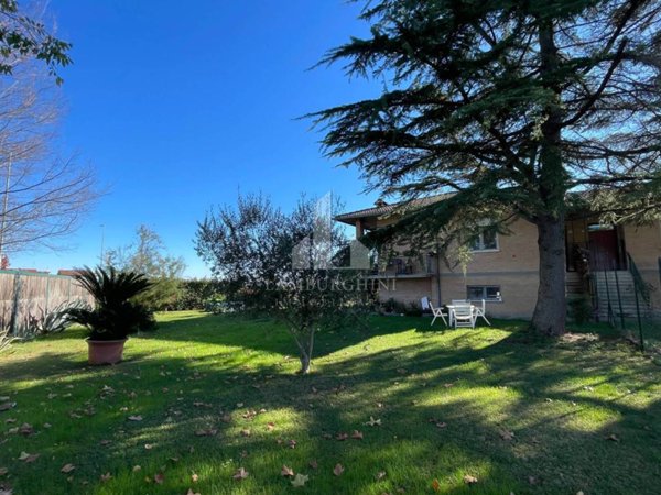 casa indipendente in vendita a Ferrara in zona Boara