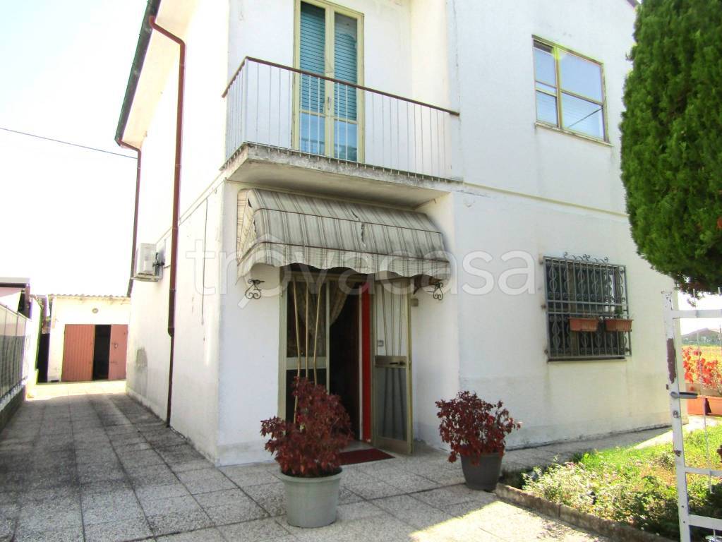 casa indipendente in vendita a Ferrara in zona Boara