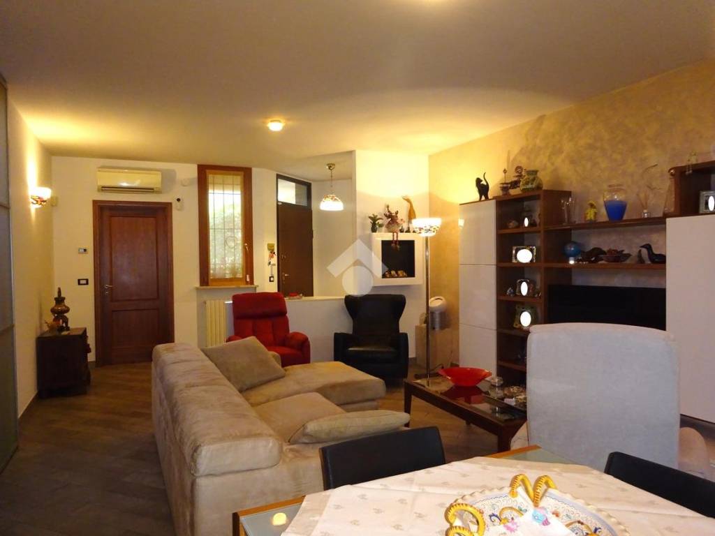 casa indipendente in vendita a Ferrara