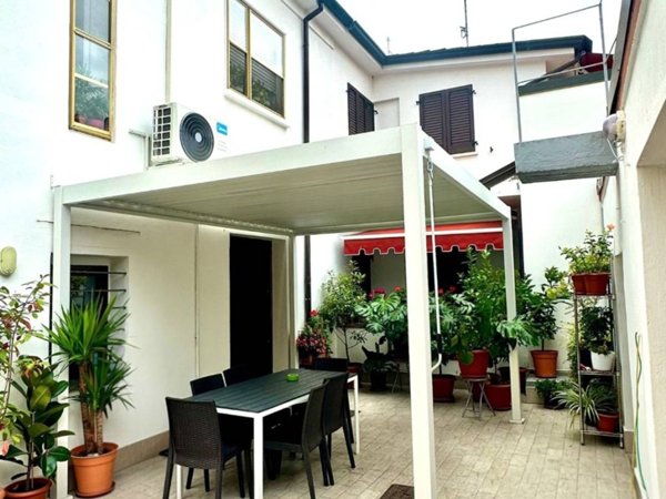 casa indipendente in vendita a Ferrara