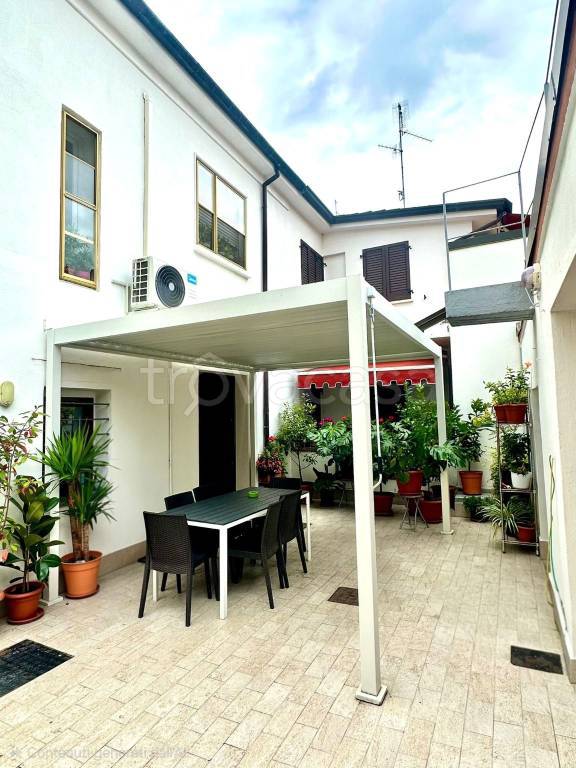 casa indipendente in vendita a Ferrara