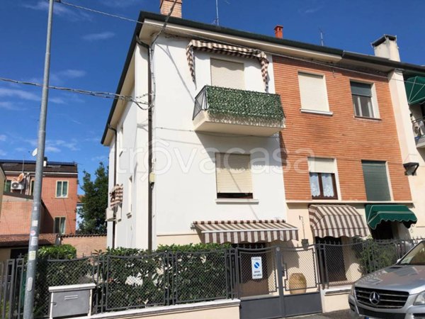 casa indipendente in vendita a Ferrara