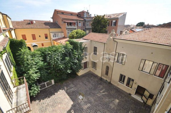 casa indipendente in vendita a Ferrara in zona Centro Storico