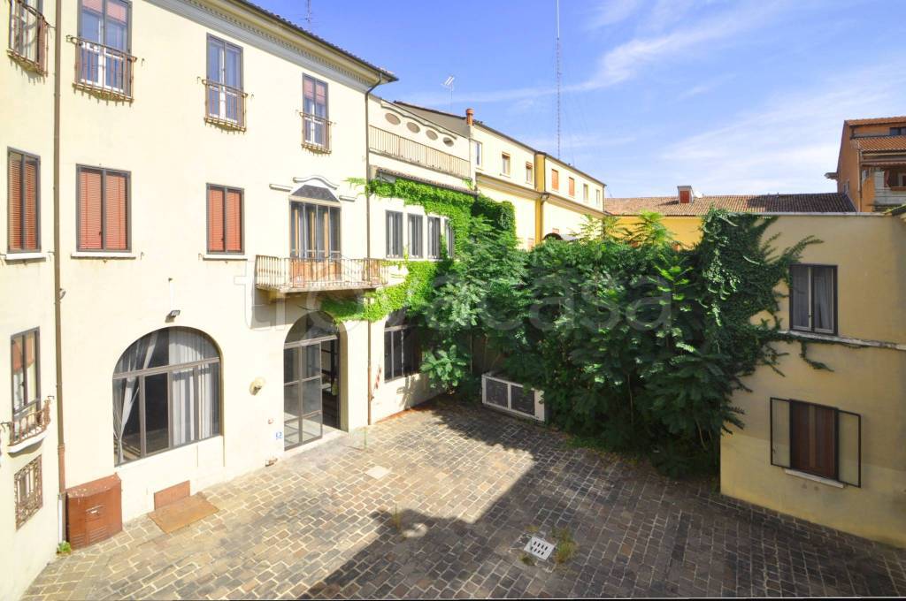 appartamento in vendita a Ferrara in zona Centro Storico