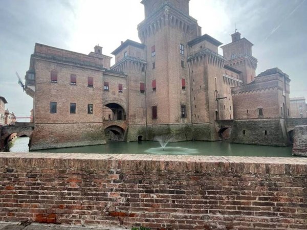 intera palazzina in vendita a Ferrara in zona Centro Storico