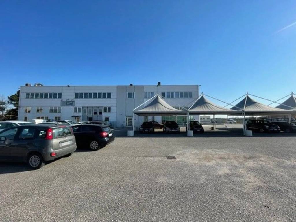 locale commerciale in vendita a Ferrara in zona San Martino