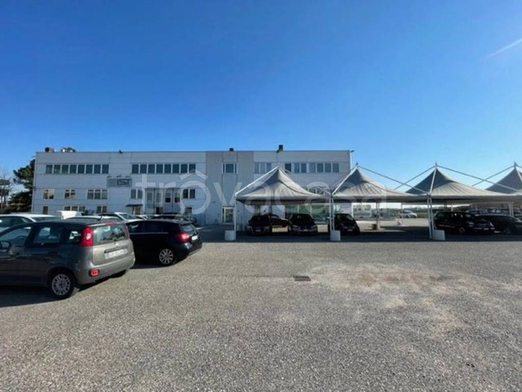 locale commerciale in vendita a Ferrara in zona San Martino