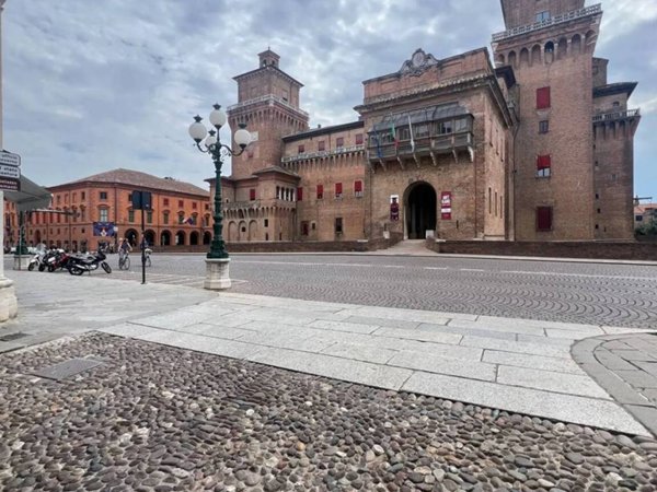 appartamento in vendita a Ferrara in zona Centro Storico