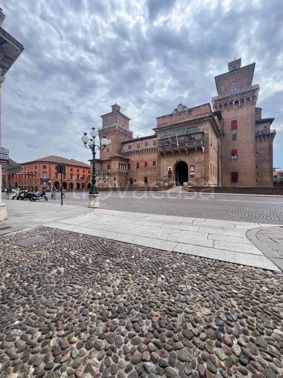 appartamento in vendita a Ferrara in zona Centro Storico