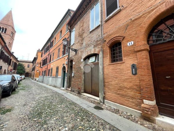 casa indipendente in vendita a Ferrara in zona Centro Storico